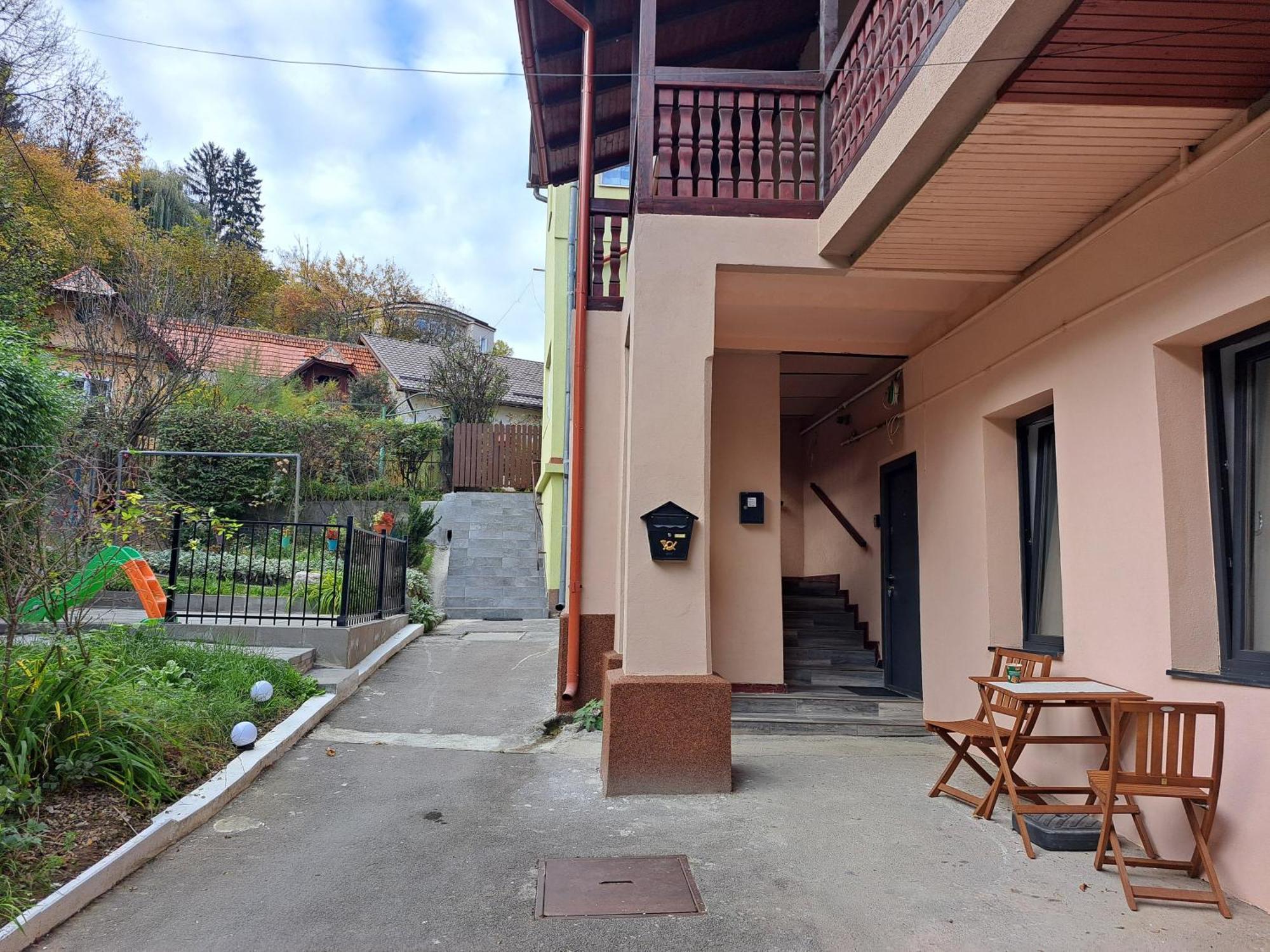 Cosy Studio In The Heart Of Braşov Exteriör bild